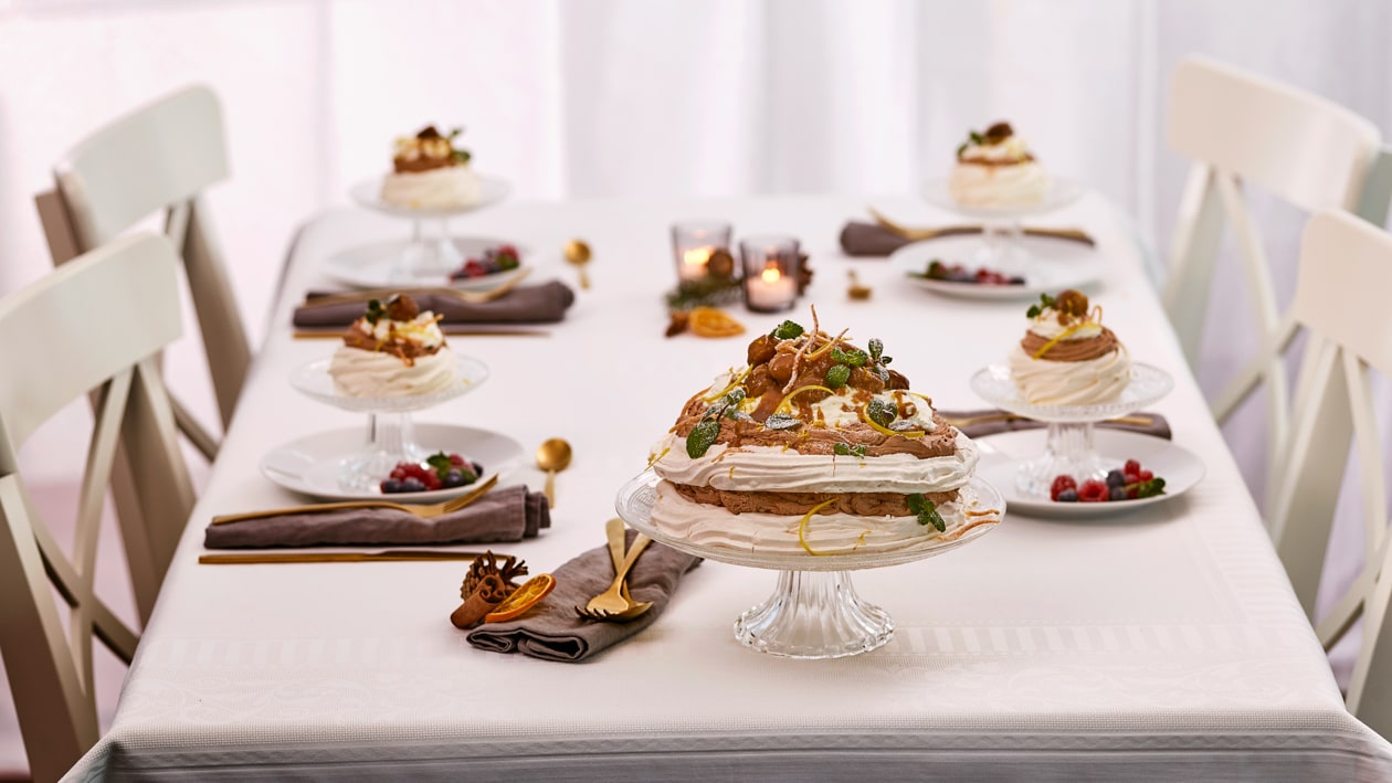 Pavlova Torte mit Marronicreme Pavlova Torte mit Marronicreme