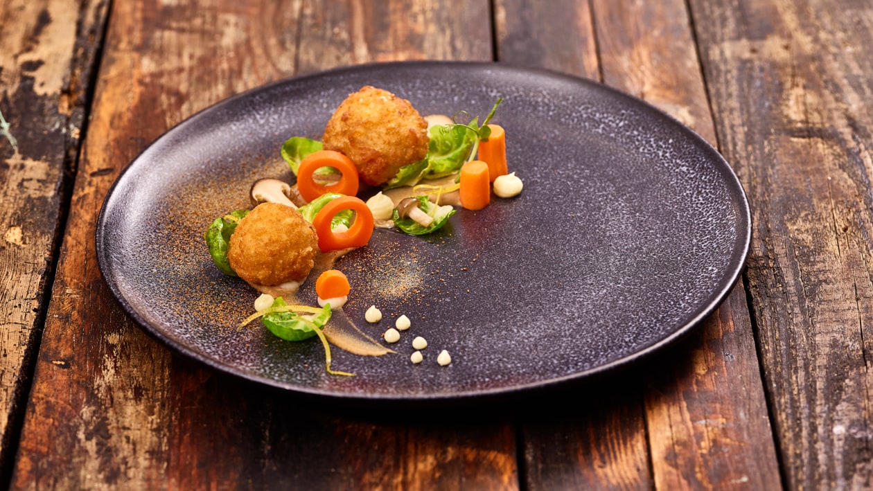 Arancini véganes aux champignons et salade de germes de chou