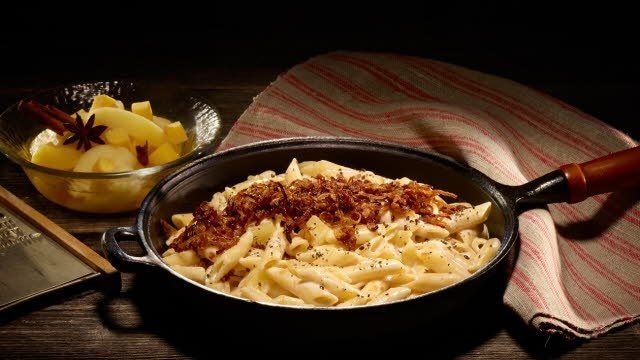 Älpler-Makkaroni mit Quitten-Apfel-Kompott