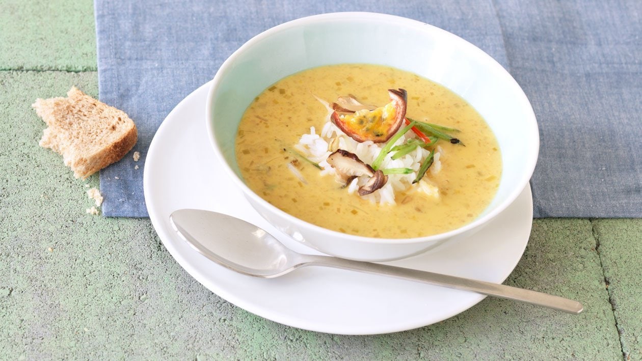 Grünkernsuppe mit Shiitake und Passionsfrucht Grünkernsuppe mit Shiitake und Passionsfrucht