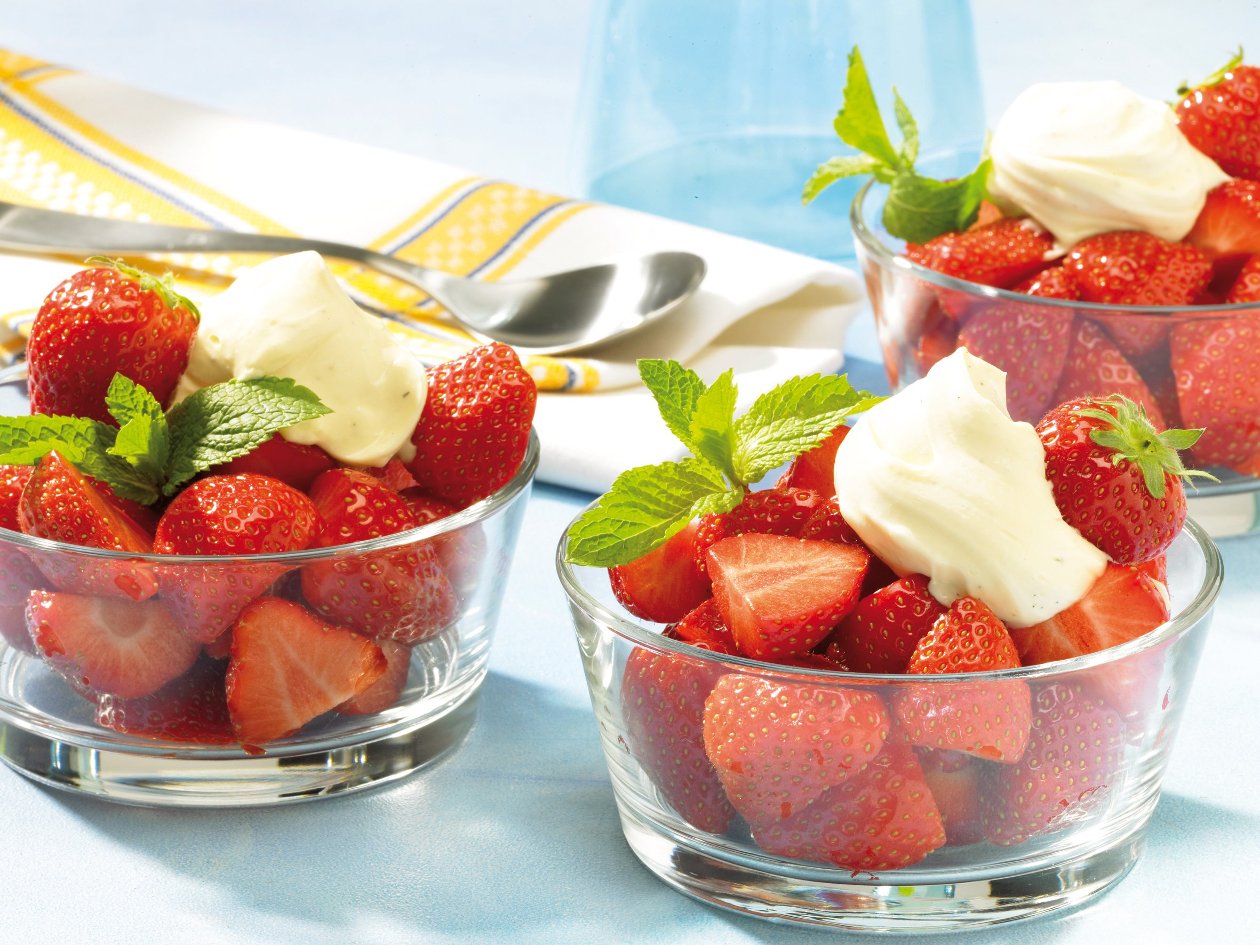 Frische Erdbeeren mit Vanilleschaum