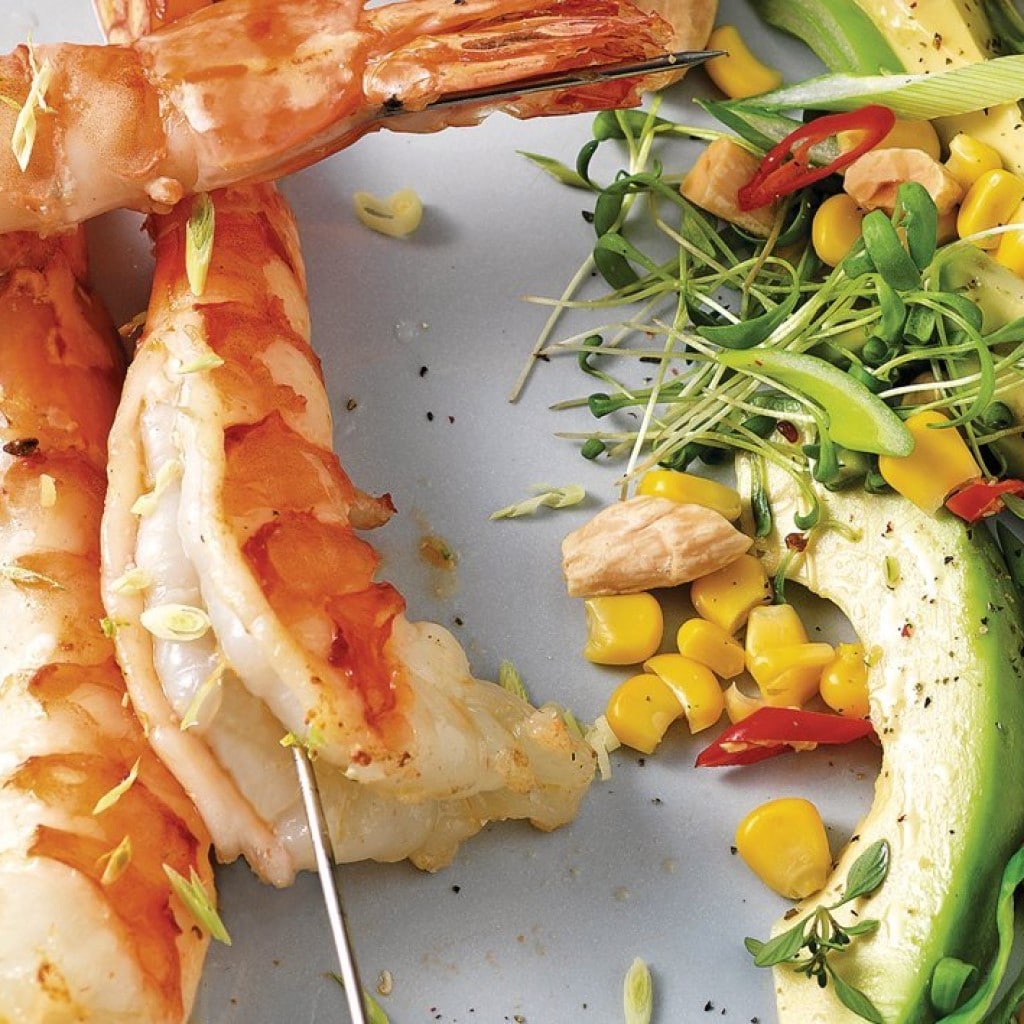 Avocado-Mais-Salat mit Crevettenspiess