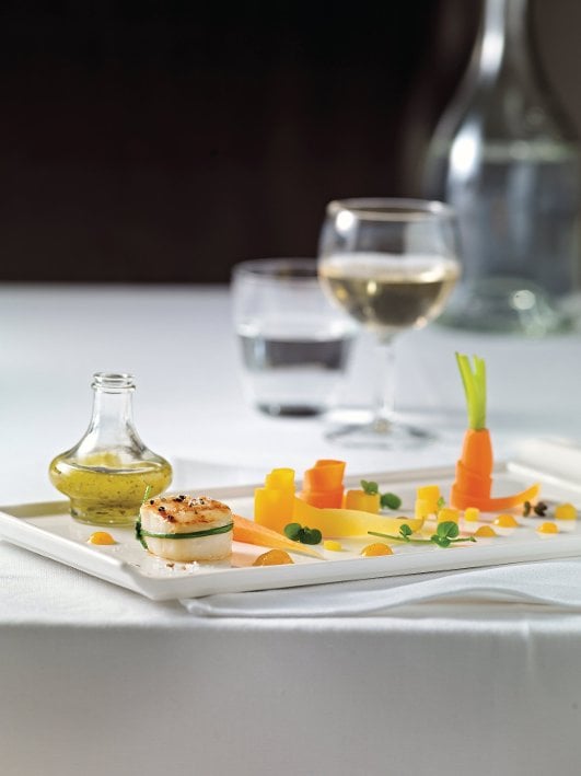 Karotten-Vanille-Salat mit grillierter Jakobsmuschel und Salz-Zitrone Karotten-Vanille-Salat mit grillierter Jakobsmuschel und Salz-Zitrone