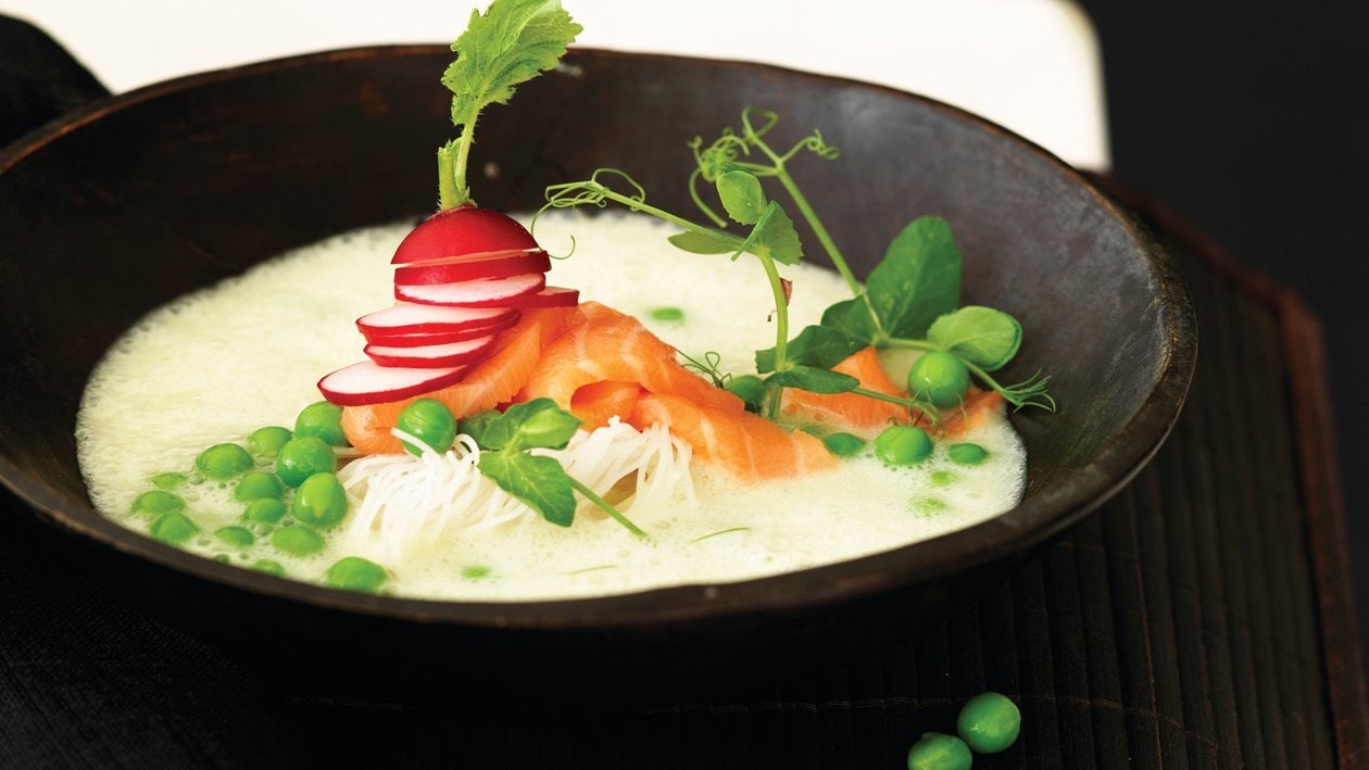 Erbsencremesuppe mit Wasabi und Lachs Erbsencremesuppe mit Wasabi und Lachs