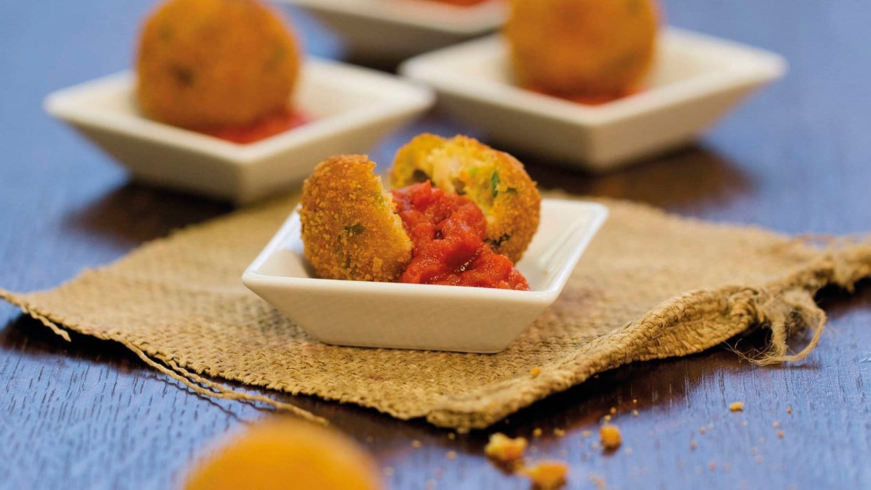 Geflügelbällchen mit Tomatendip