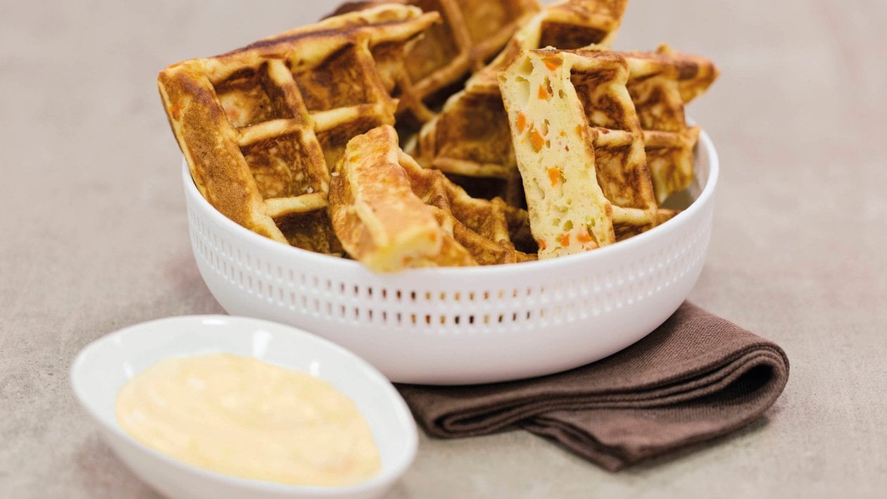 Kartoffel-Gemüse-Waffel mit dreierlei Dip-Saucen