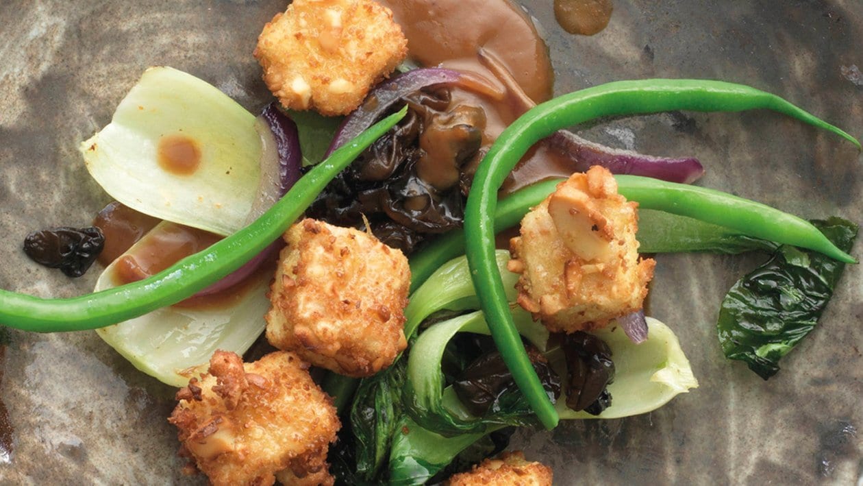 Asiatische Gemüsepfanne mit knusprigem Tofu