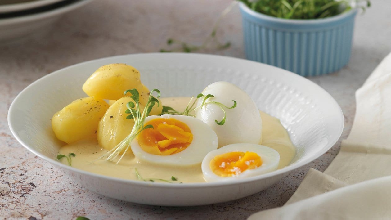 Oeuf de la ferme de Suisse centrale, sauce à la moutarde et pommes de terre