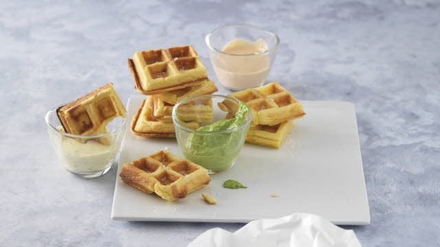 Spargel-Waffeln mit Hollandaise-Variationen (Fingerfood)