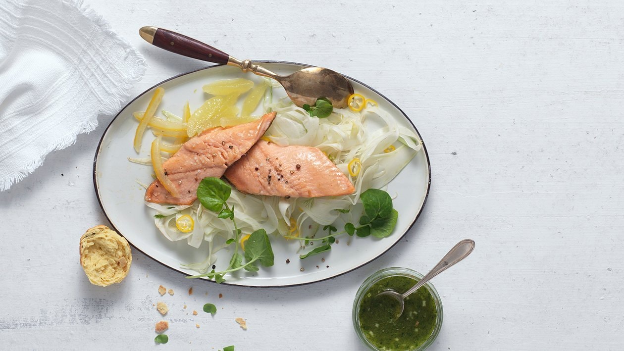 Fenchel-Zitronen-Salat mit Lachsforelle Fenchel-Zitronen-Salat mit Lachsforelle