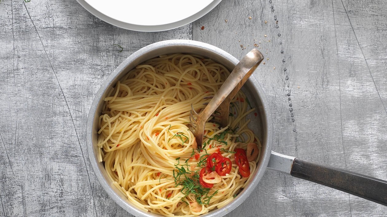 Spaghetti aglio olio peperoncini Spaghetti aglio olio peperoncini