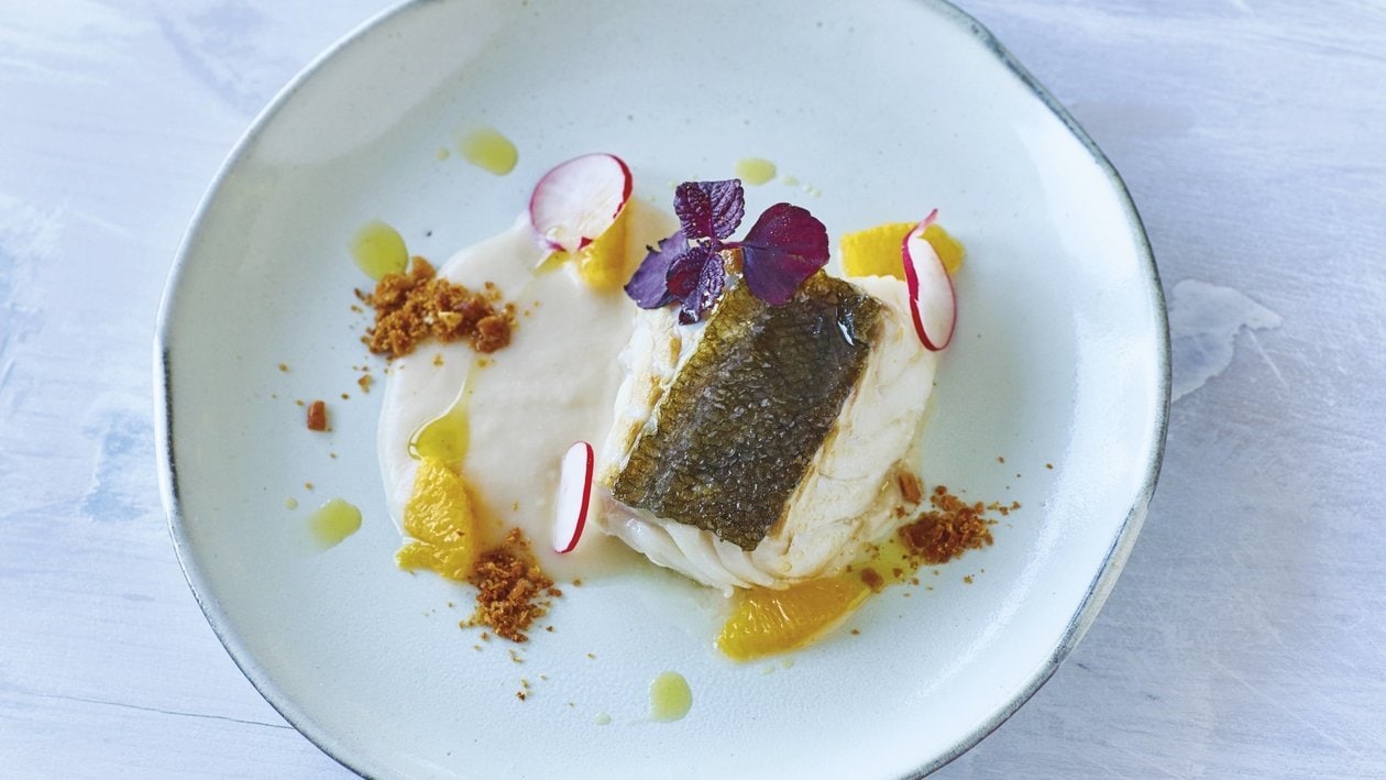 Kabeljau mit Bohnencreme, Orangen, Radieschen und Vanille-Öl Kabeljau mit Bohnencreme, Orangen, Radieschen und Vanille-Öl
