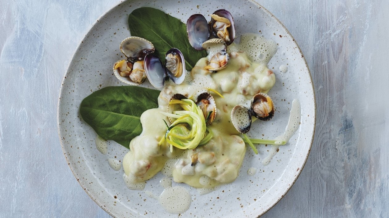 Kartoffelmoussline mit Herzmuscheln, Vongole und Zucchetti Kartoffelmoussline mit Herzmuscheln, Vongole und Zucchetti
