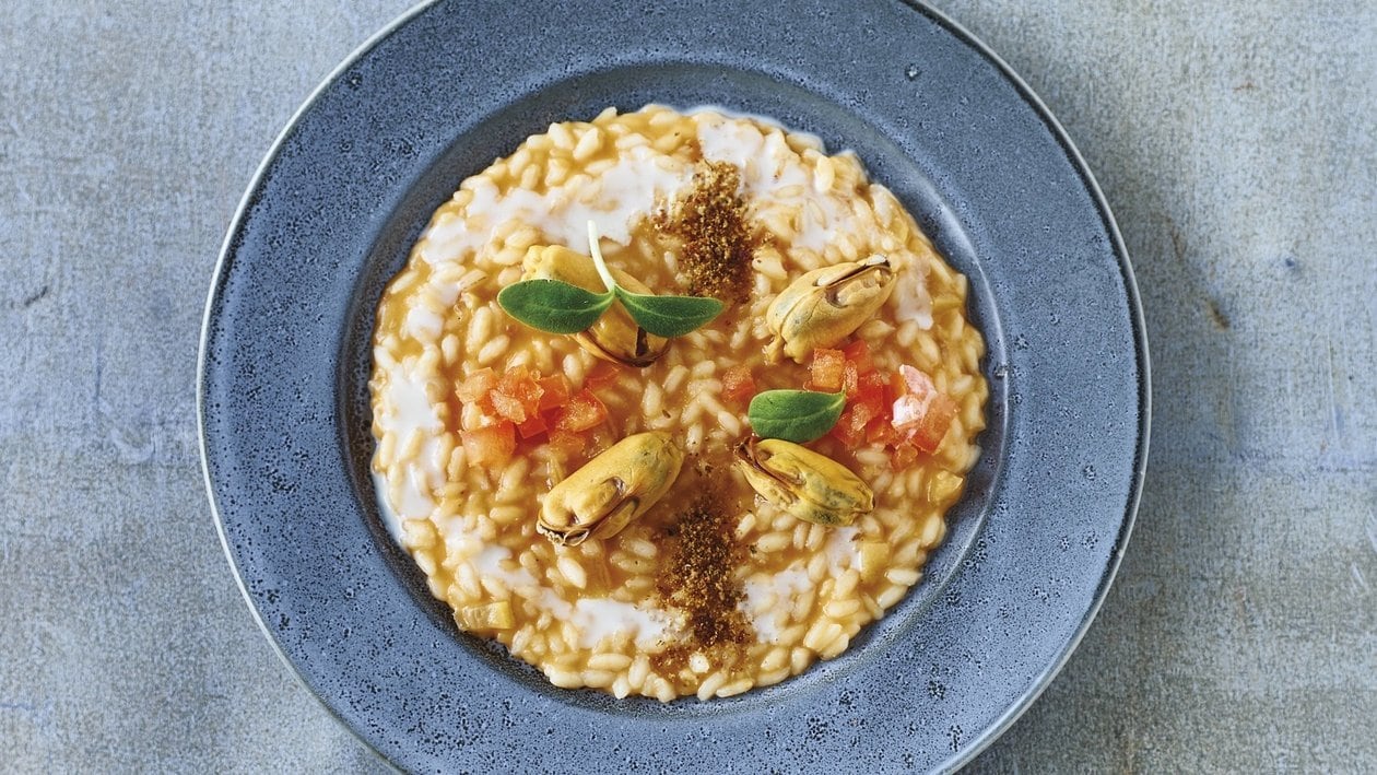 Ochsenherztomaten-Risotto mit Miesmuscheln, Zitronenconfit und Croûtons Ochsenherztomaten-Risotto mit Miesmuscheln, Zitronenconfit und Croûtons