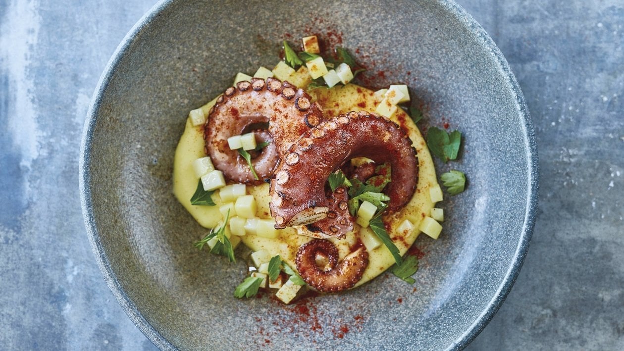 Octopus mit Kartoffelmoussline und Petersilie