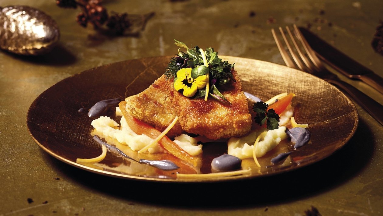 Karpfen, Holzkohle-Zitrus Mayonnaise, Kartoffel, Karotte Karpfen, Holzkohle-Zitrus Mayonnaise, Kartoffel, Karotte