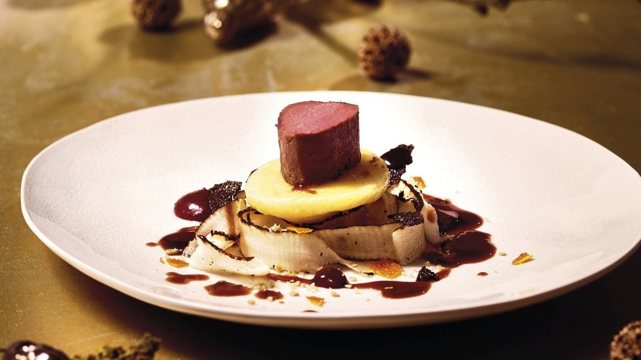 Chevreuil, salsifis, poires, vin rouge, bois doux –  