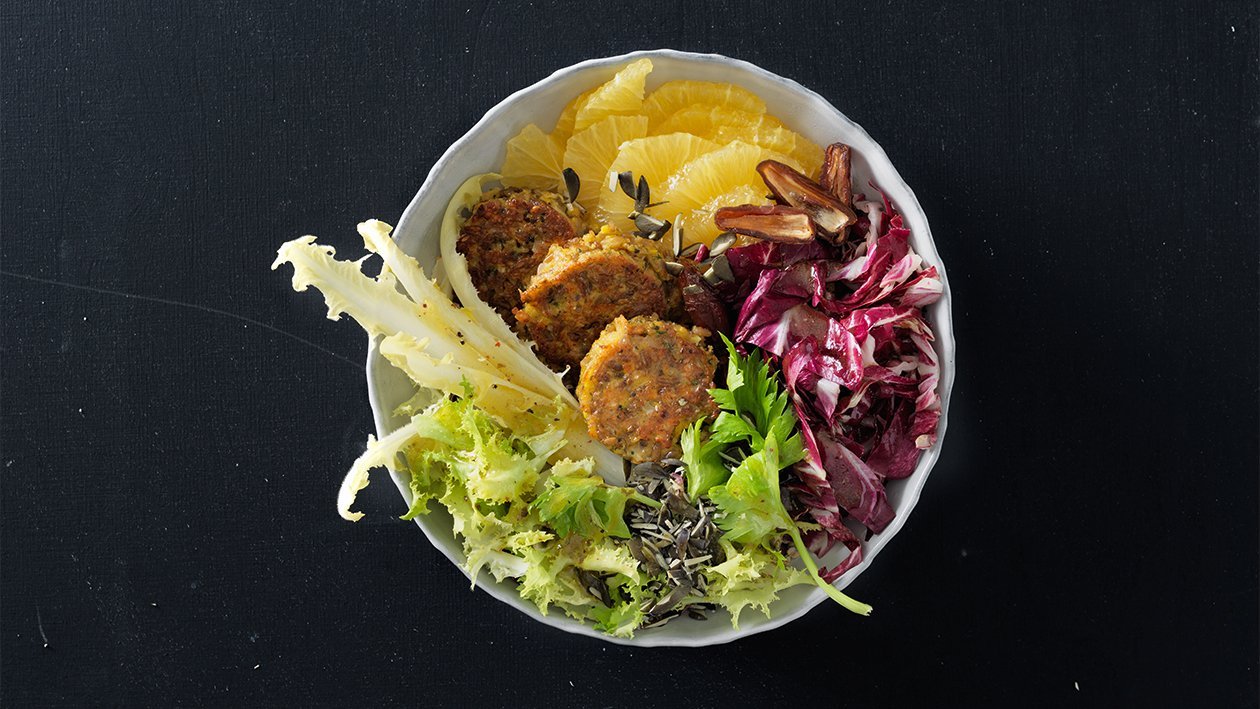 Buddha bowl mit Grünkernbratlinge Buddha bowl mit Grünkernbratlinge