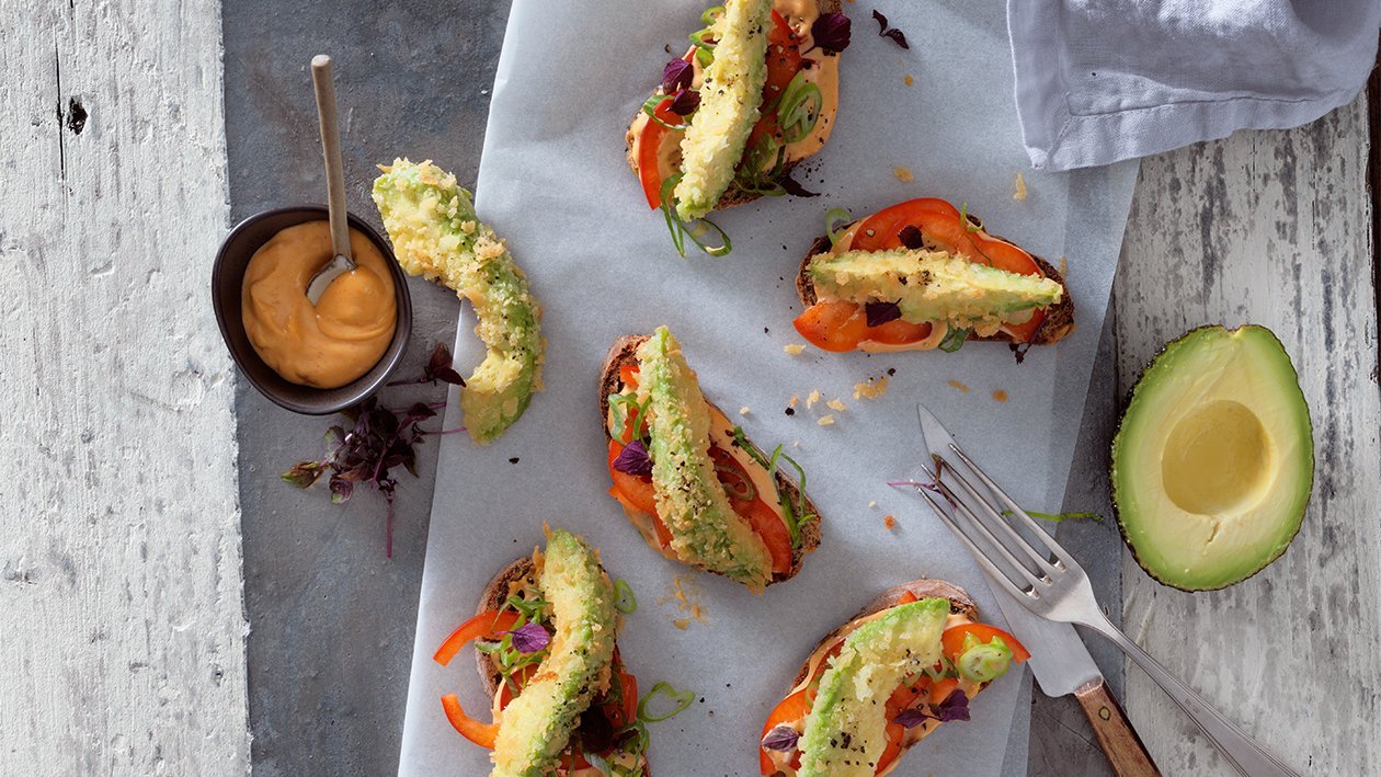 Avocats frits et mayonnaise au paprika