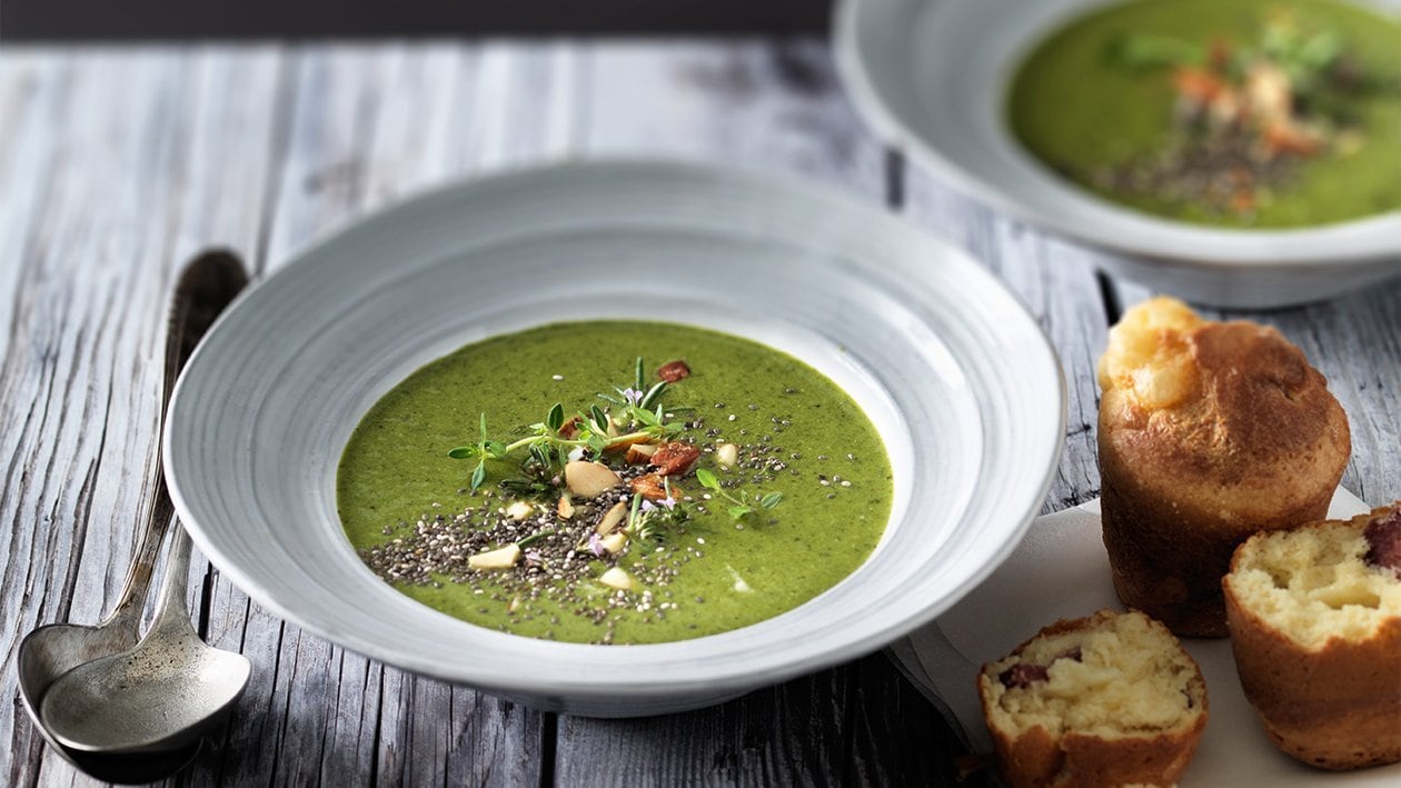 Grüne Powersuppe mit gesalzenem Muffin Grüne Powersuppe mit gesalzenem Muffin