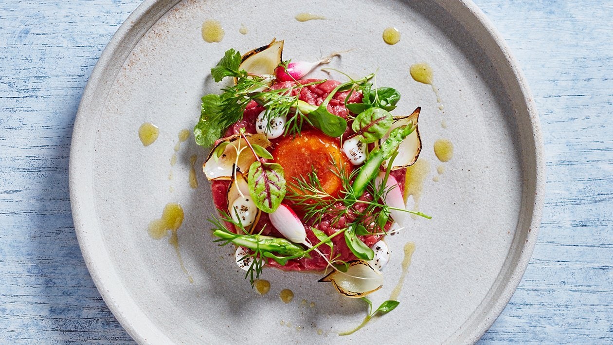 Steak tartare aux oeufs marinés –  