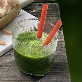 Boisson rafraîchissante à la roquette et ananas