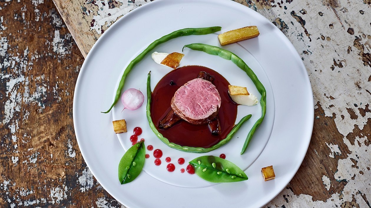 Filet de boeuf au ragoût de queue de boeuf et purée de céleri