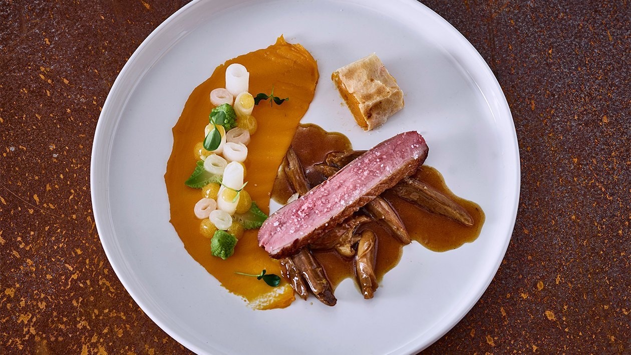 Zwei mal Ente mit Orangensauce Kürbis und Süsskartoffelstrudel Zwei mal Ente mit Orangensauce Kürbis und Süsskartoffelstrudel