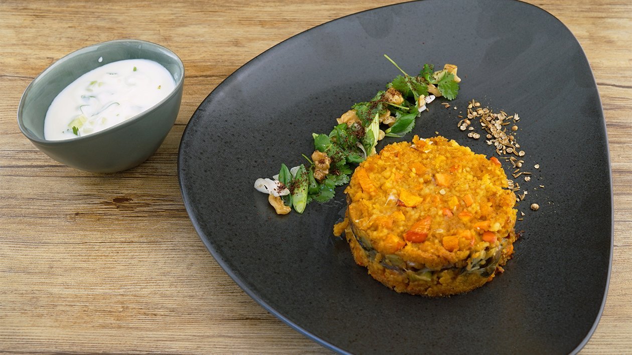 Pois chiches, boulgour, courge et oignons primeurs avec un dipp au yoghourt Pois chiches, boulgour, courge et oignons primeurs avec un dipp au yoghourt