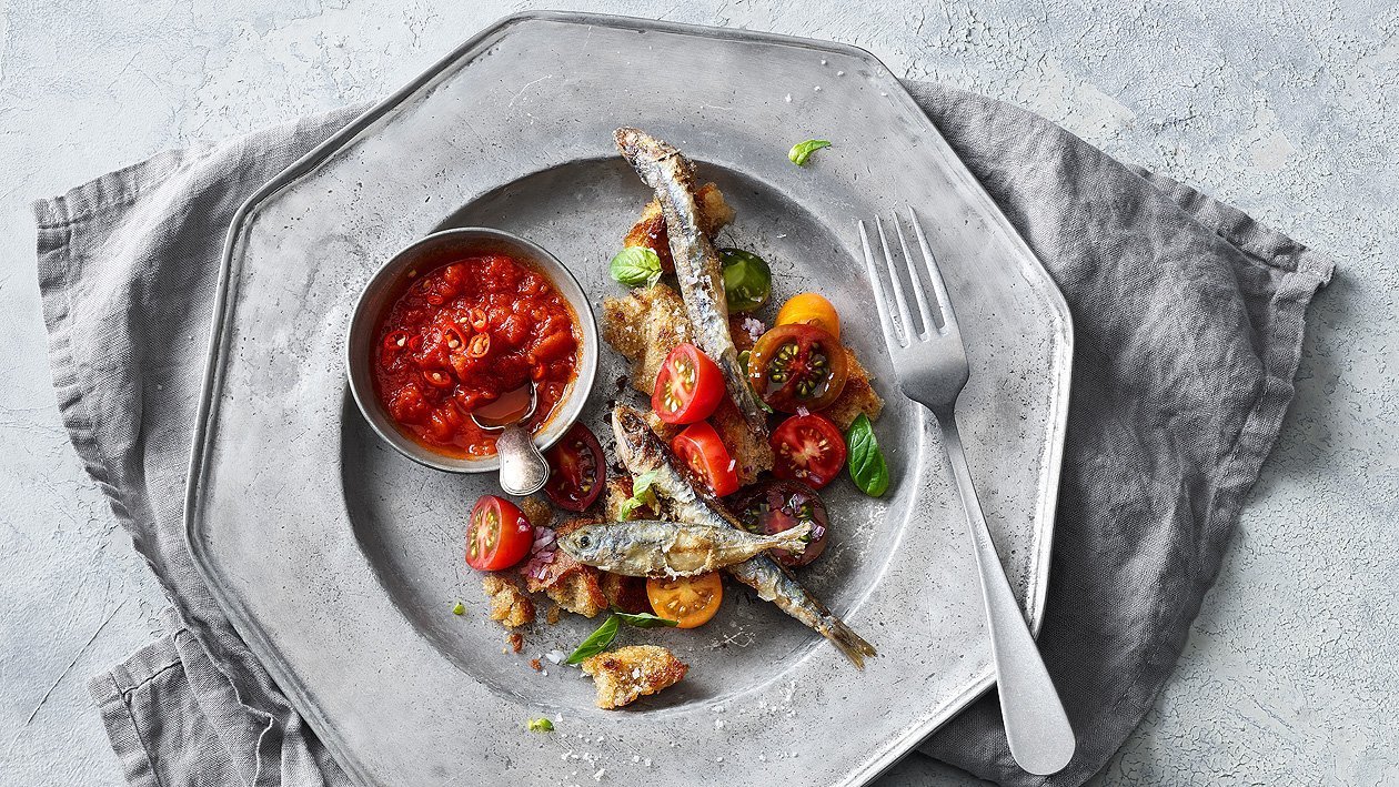 Salade de pain aux anchois frits