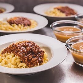 Gehackets und Hörnli mit Apfelmus für Grossmengen