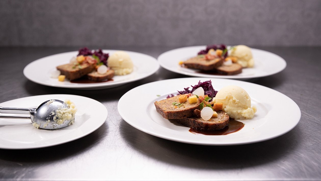 Hackbraten mit Kartoffelstock und Rotkraut für Grossmengen