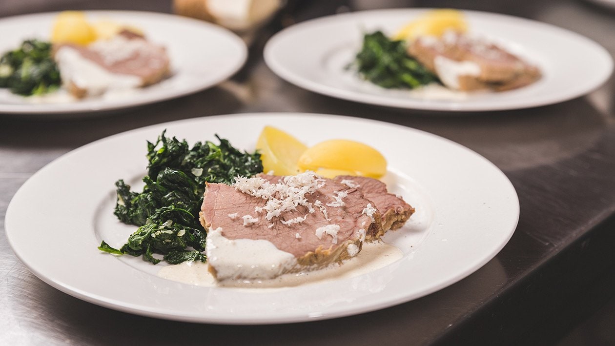 Siedfleisch mit Meerrettichsauce, Kartoffeln und Spinat für Grossmengen –  