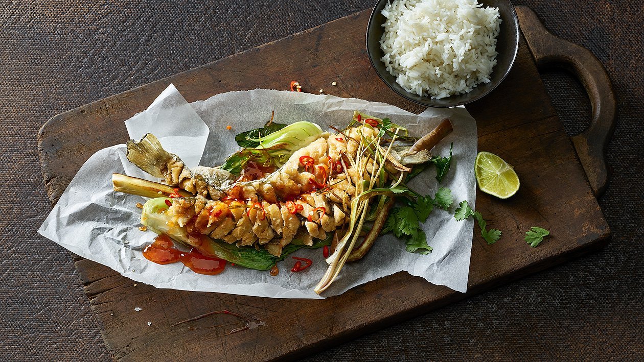 Truite frite croustillante, sauce sweet chili et riz basmati