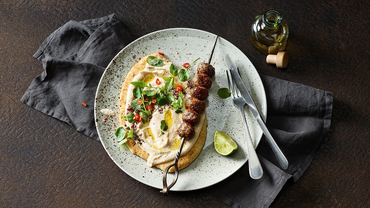 Fladenbrot mit Meatballs und Humus