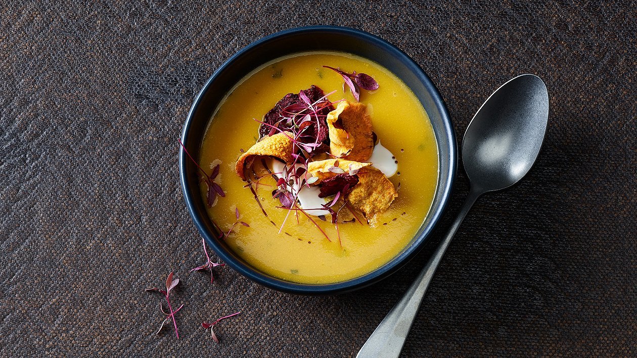 Crème de courge et chips de légumes