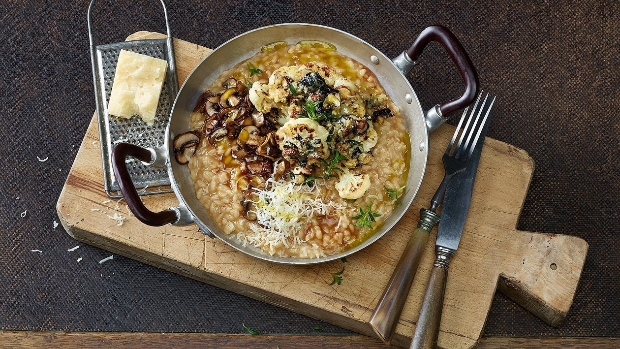 Pilzrisotto mit überbackenem Blumenkohlsteak Pilzrisotto mit überbackenem Blumenkohlsteak