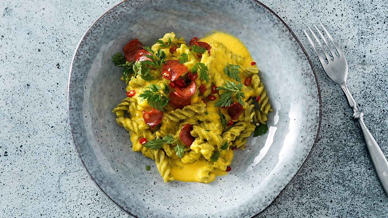 Erbsen-Fusilli mit Tomaten-Safran-Sauce