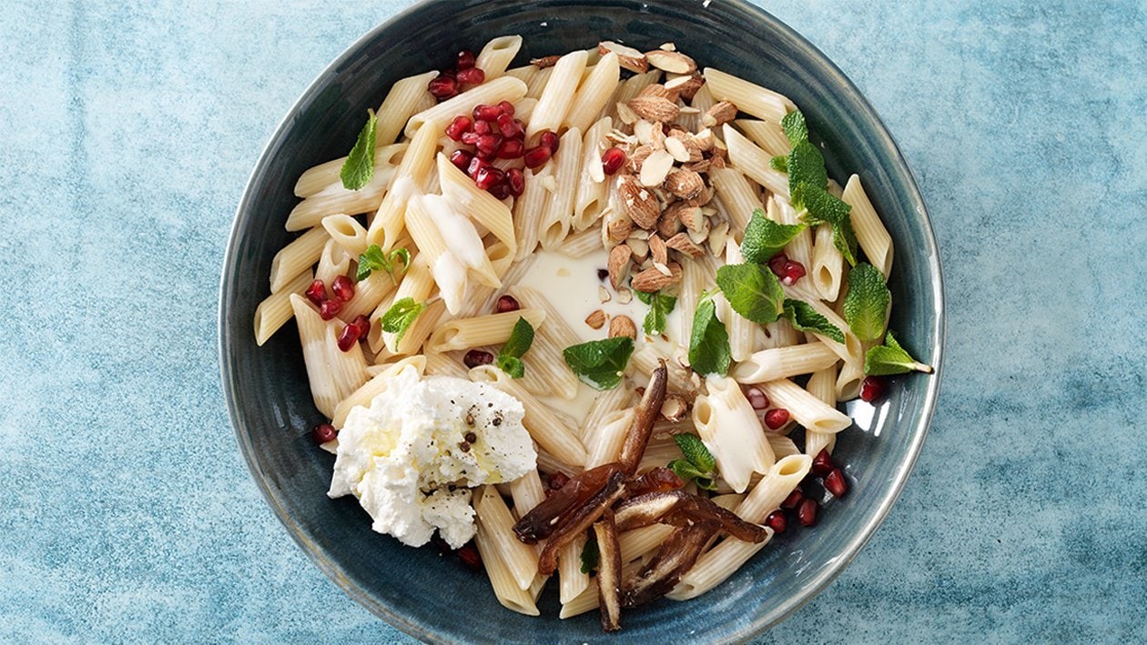 Salade de penne aux dates et dressing au yoghourt