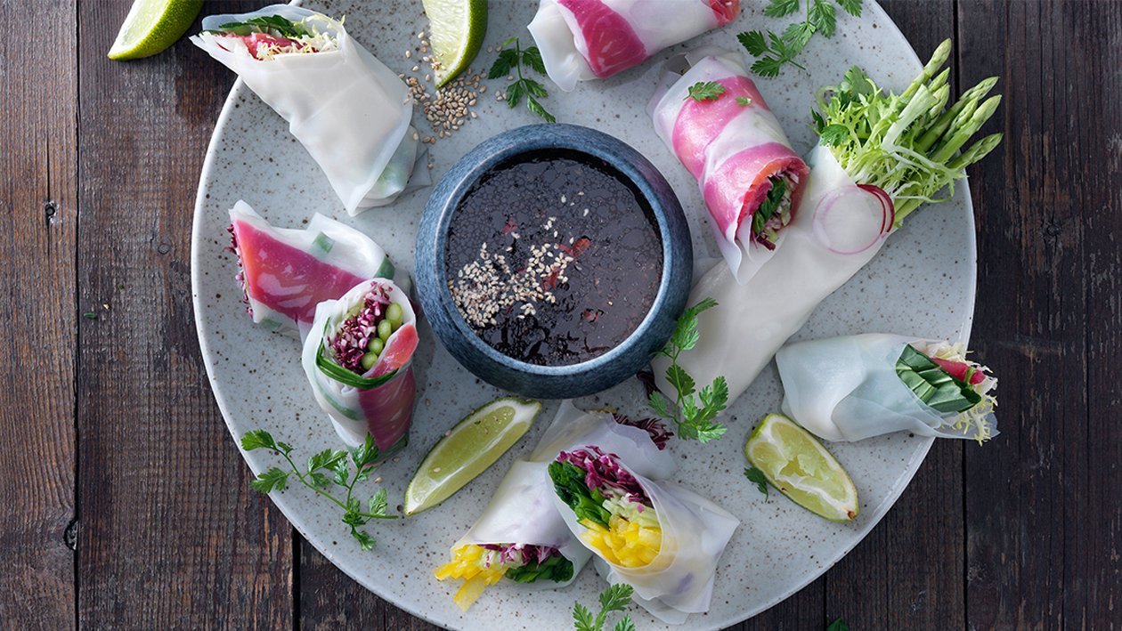 Sommerrollen mit Kurkuma und Zitronengras-Tofu Sommerrollen mit Kurkuma und Zitronengras-Tofu