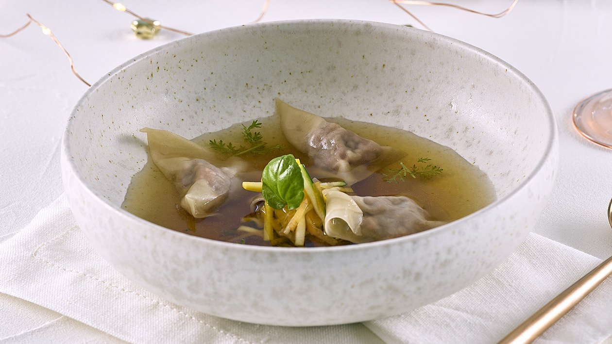 Consommé de gibier aux wan tan