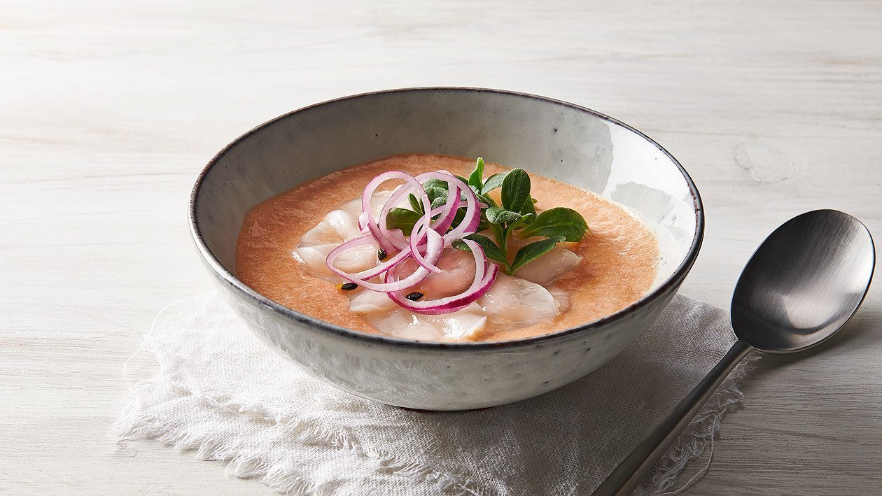 Krustentieressenz mit Jakobsmuscheln-Carpaccio Krustentieressenz mit Jakobsmuscheln-Carpaccio