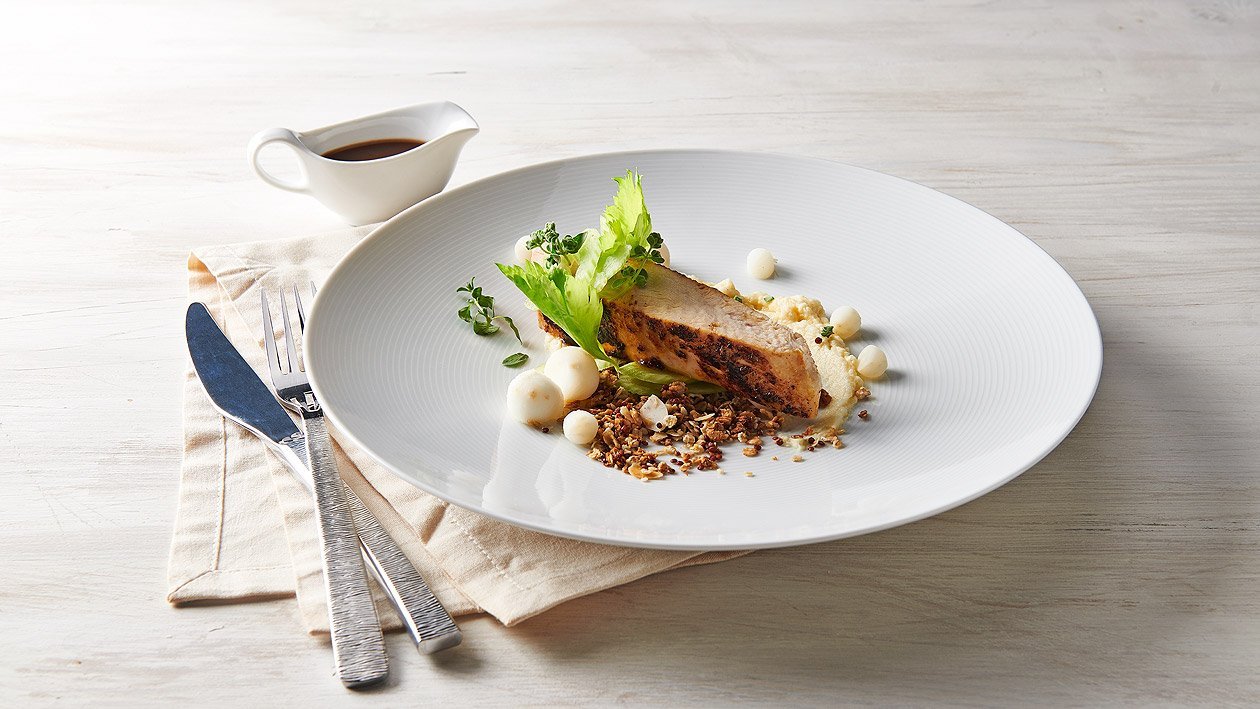 Suprême de poulet de maïs au céleri et ses croquants Suprême de poulet de maïs au céleri et ses croquants