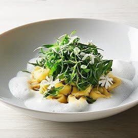 Tortellini au fromage et truffes, salade de chou