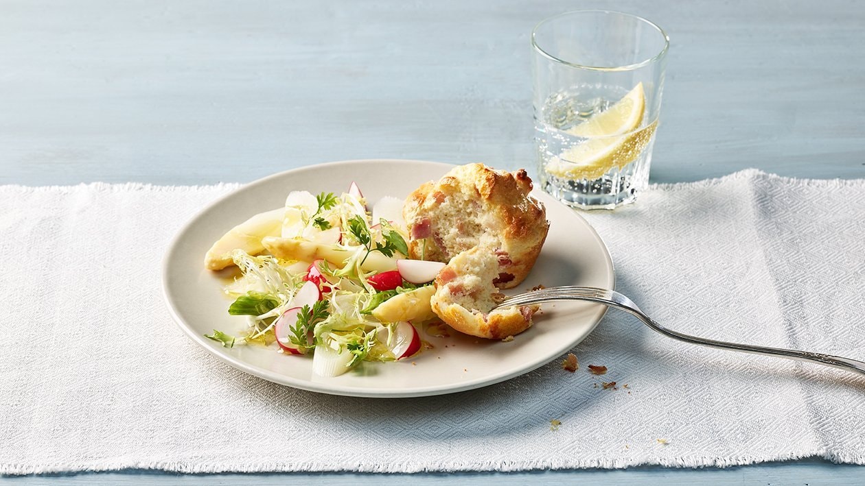 Muffin au jambon cru et salade d'asperges