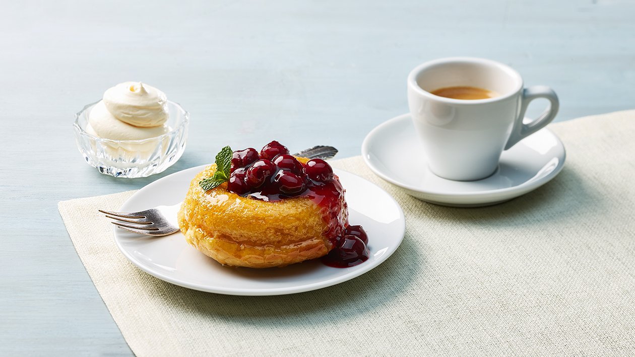 Savarin mit Eiercognac-Schaum Savarin mit Eiercognac-Schaum