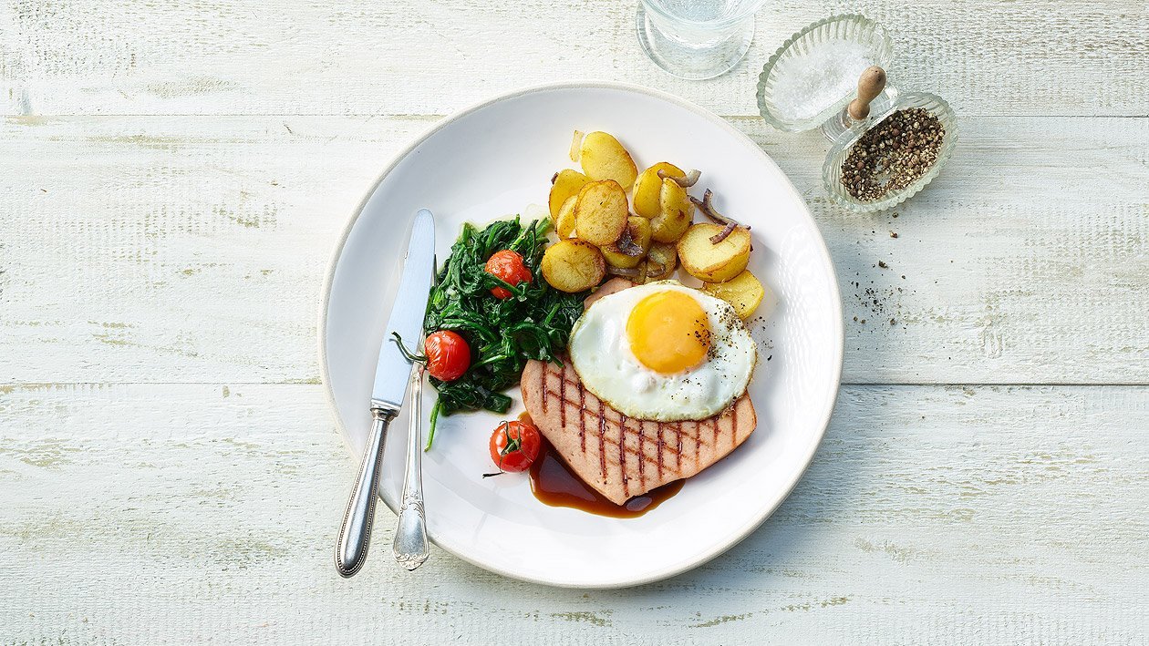 Grillierter Fleischkäse mit Spiegelei