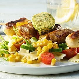 Salade de pâtes et brochette