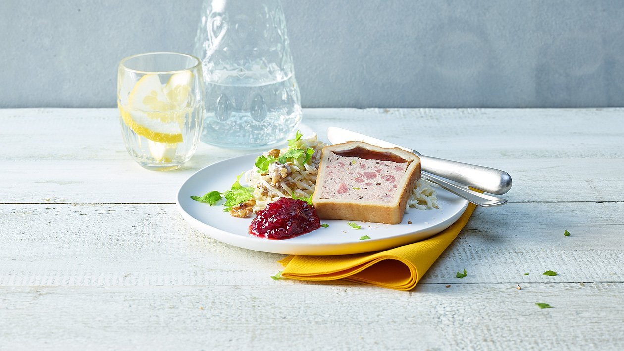 Waldorf-Salat mit Pastete