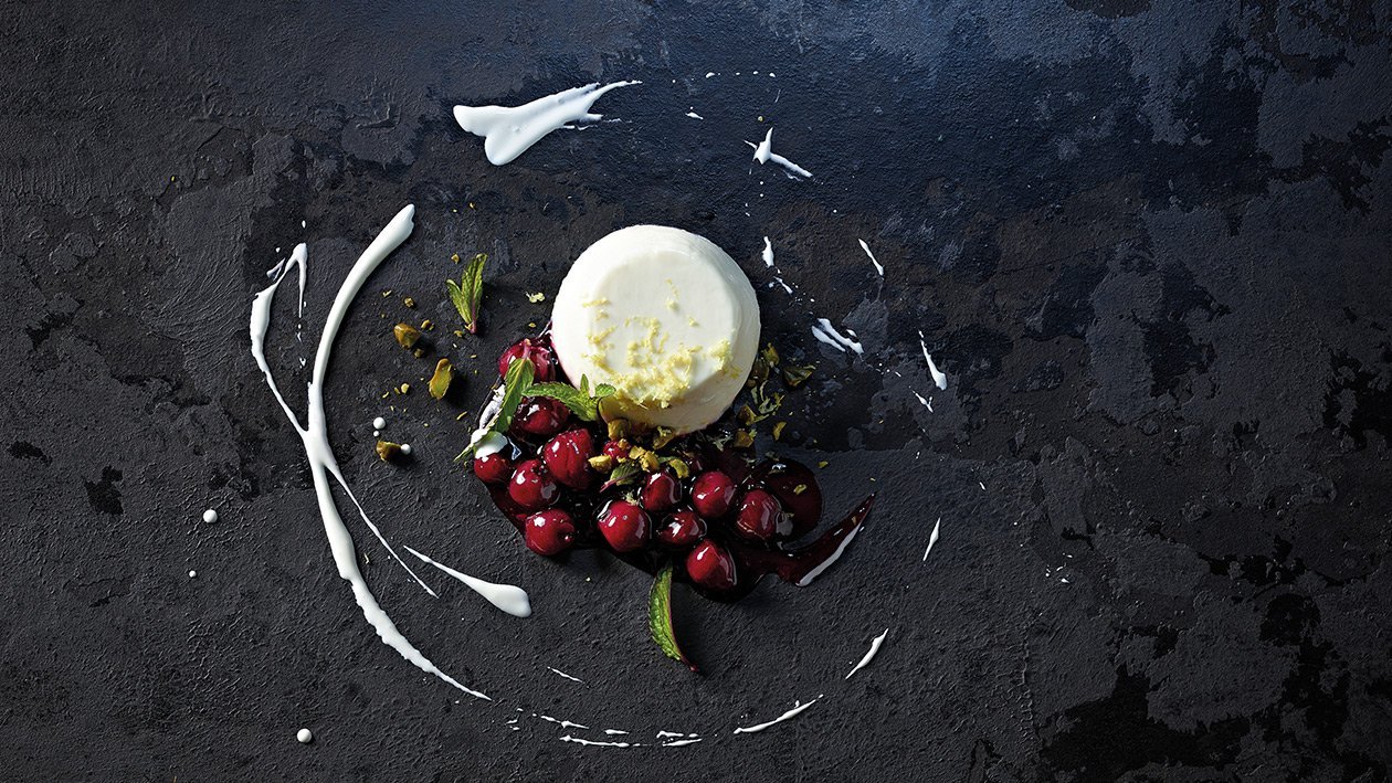 Panna cotta alle ciliegie Panna cotta alle ciliegie